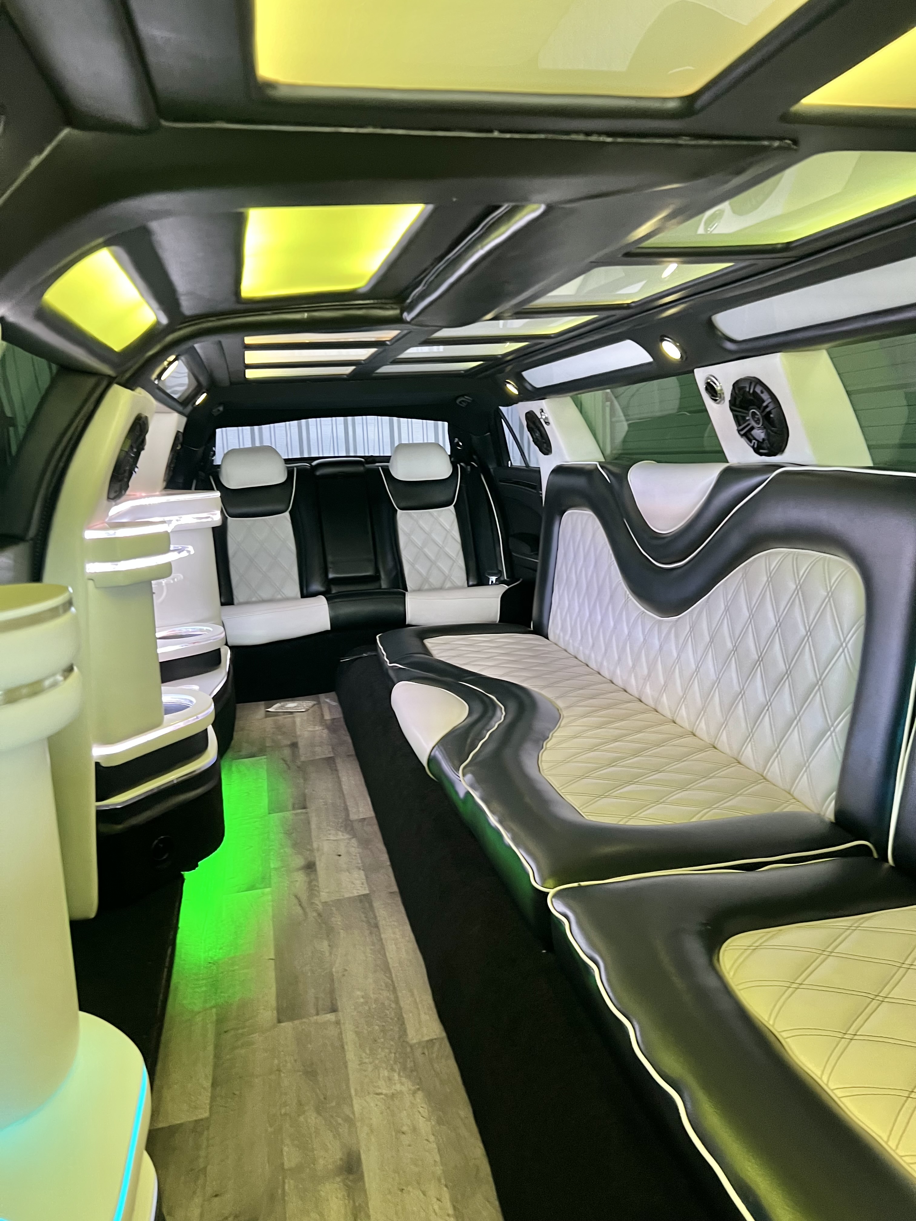 Luxurious limousine from Les Bon Temp Rouler for weddings and proms in New Orleans, highlighting exceptional service.