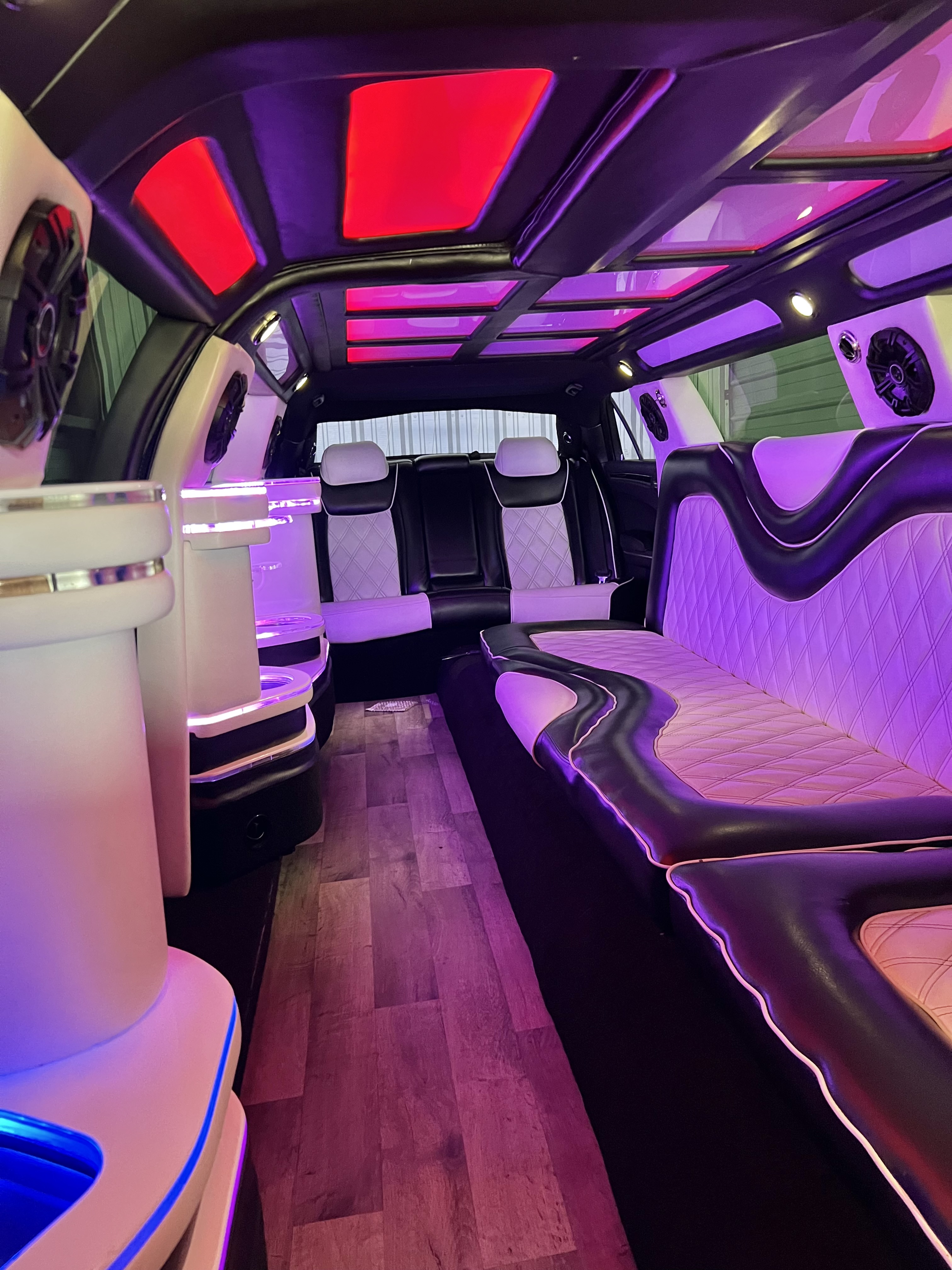 Luxurious limousine service by Les Bon Temp Rouler for weddings, proms, and airport transfers in New Orleans.